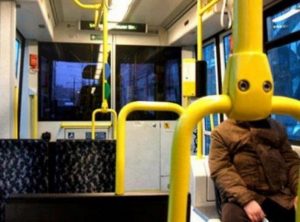 Prendre le bus avec un alien ? Non!