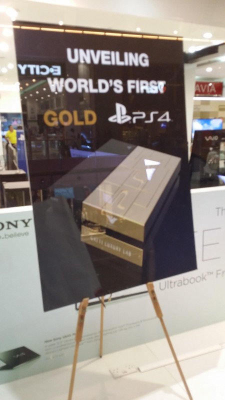 Une console de jeux en or