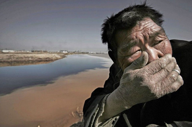 Le Fleuve Jaune en Mongolie est tellement pollué qu’il est impossible de respirer à sa proximité