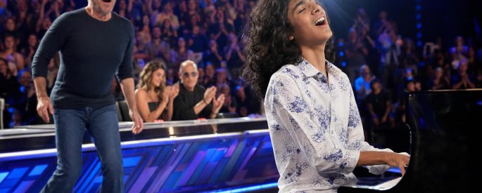 Dylan chante Queen au piano… Simon Cowell se lève pour lui